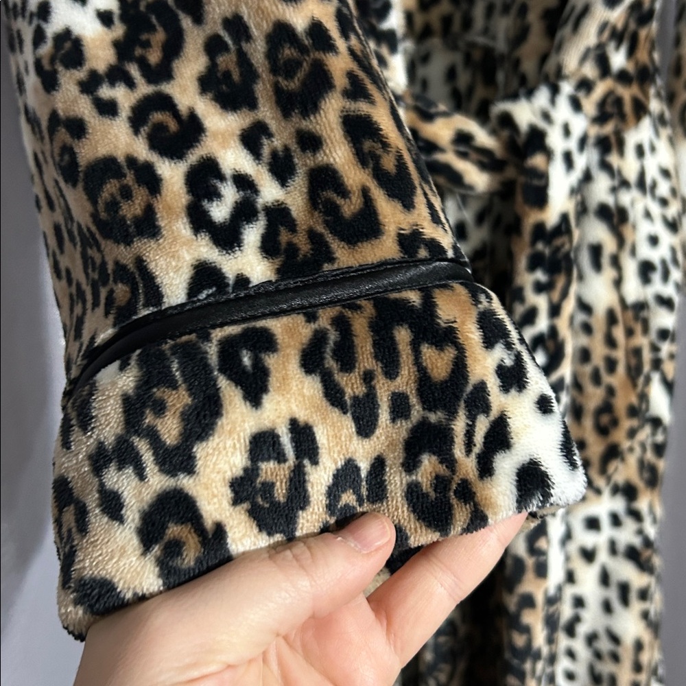 Leopard Print Women's Robe - Picture 3 of 4